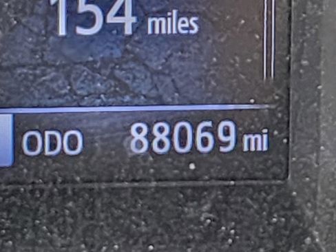 Used 2017 Toyota Tacoma TRD Off-Road w/ Tow Package (A/T) image 9