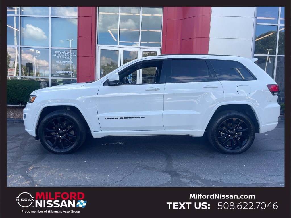Used 2022 Jeep Grand Cherokee Laredo X AWD/4WD image 2