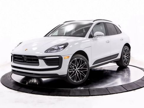 Certified 2025 Porsche Macan image 1