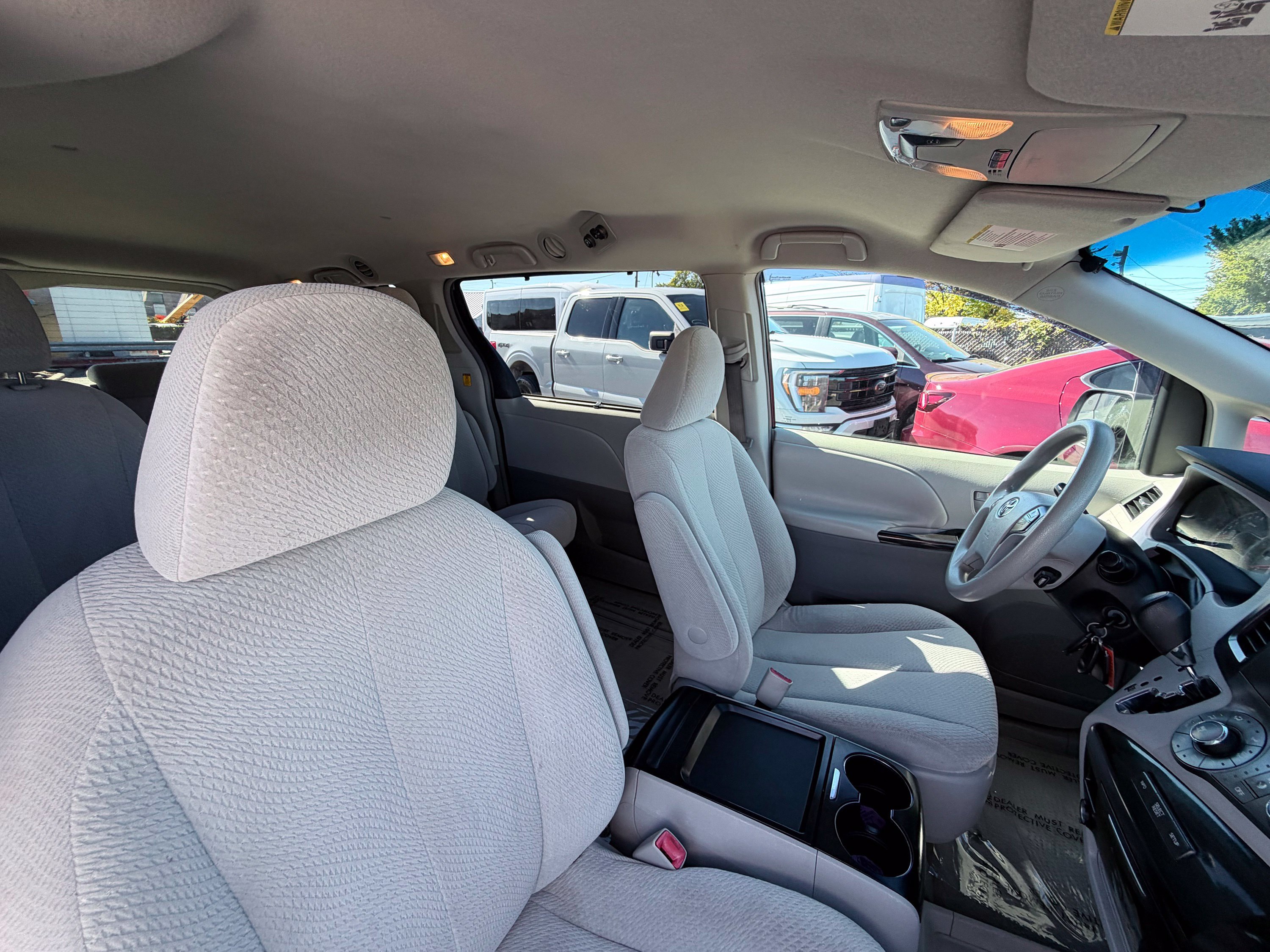 Used 2011 Toyota Sienna LE FWD image 25