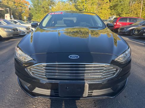 Used 2017 Ford Fusion SE image 2