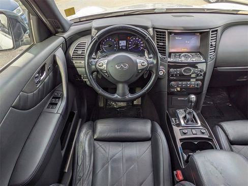 Used 2017 INFINITI QX70 Base w/ Premium Package image 16