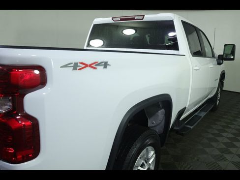 Used 2024 Chevrolet Silverado 2500 LT image 17