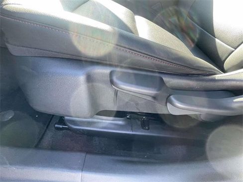 Used 2024 Chevrolet Trax RS w/ Sunroof Package image 13