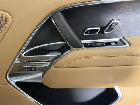 New 2025 Land Rover Range Rover Long Wheelbase SE image 29