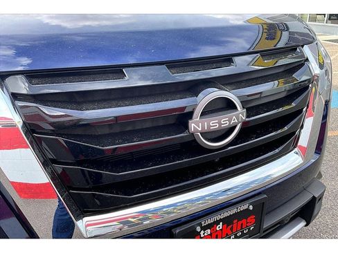 Used 2025 Nissan Pathfinder SL AWD/4WD image 32