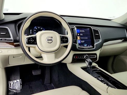 Used 2019 Volvo XC90 T5 Momentum w/ Protection Package Premier FWD image 13