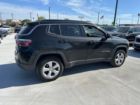 Used 2018 Jeep Compass Latitude AWD/4WD image 14