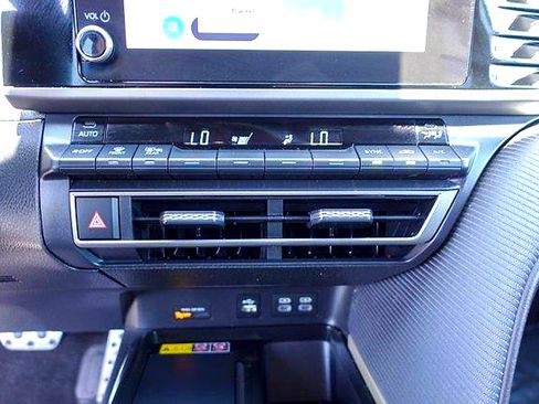 Used 2025 Toyota Camry SE w/ Convenience Package FWD image 18