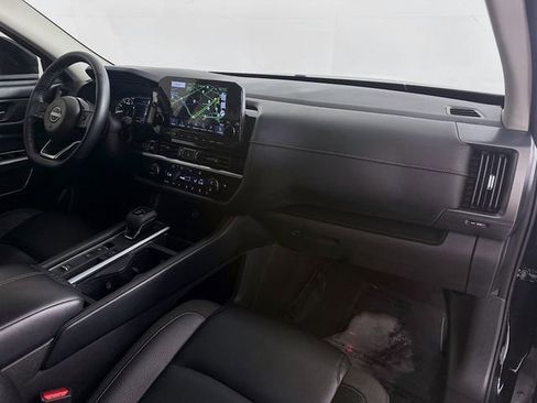 Used 2023 Nissan Pathfinder SL FWD image 30