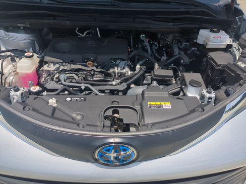 Used 2021 Toyota Sienna XLE FWD image 34