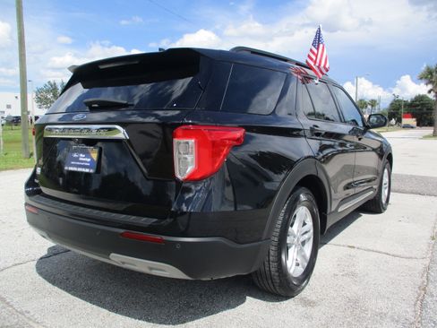 Certified 2022 Ford Explorer XLT w/ Equipment Group 202A image 7