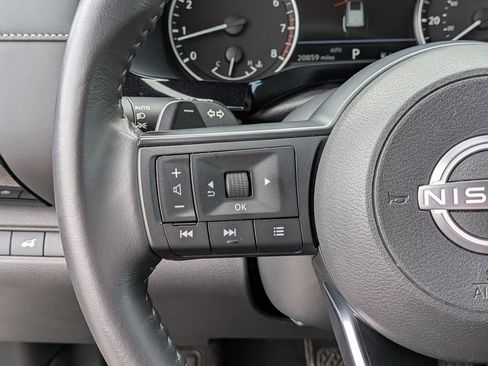 Used 2025 Nissan Pathfinder SV image 25