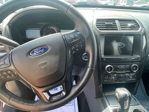 Used 2018 Ford Explorer XLT w/ Equipment Group 202A AWD/4WD image 19