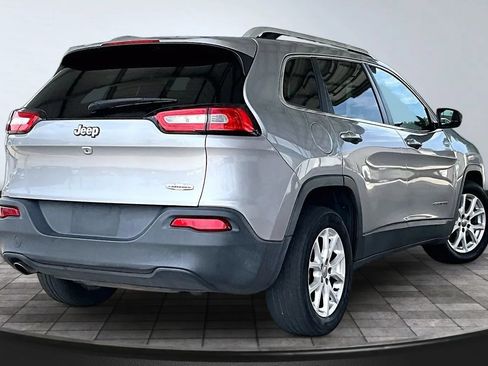 Used 2015 Jeep Cherokee Latitude FWD image 2