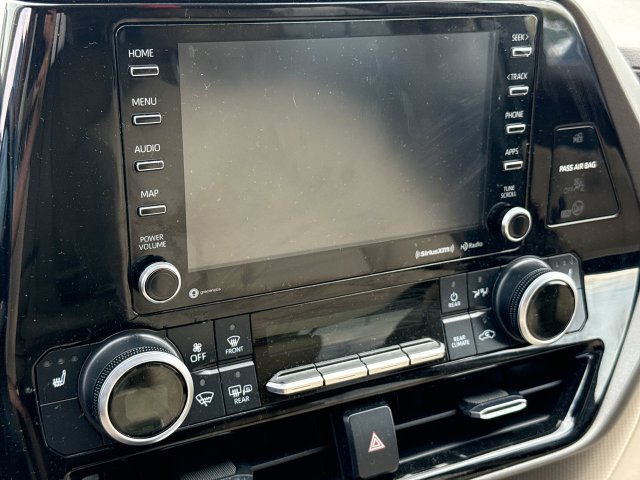Used 2022 Toyota Highlander XLE AWD/4WD image 12
