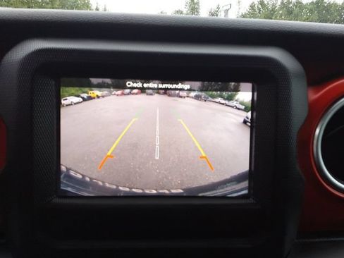 Used 2019 Jeep Wrangler Unlimited Rubicon w/ Cold Weather Group AWD/4WD image 16