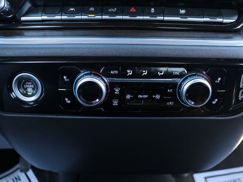 Used 2024 GMC Sierra 1500 SLT image 22