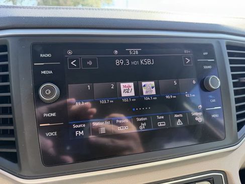 Used 2021 Volkswagen Atlas SE w/ Panoramic Sunroof Package FWD image 19