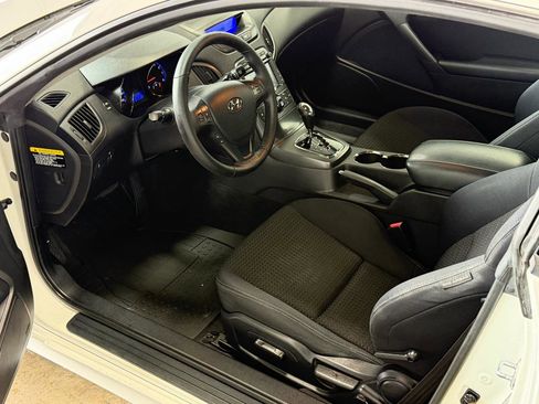 Used 2012 Hyundai Genesis 2.0T Premium RWD image 5