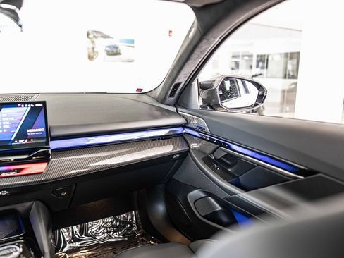 Used 2025 BMW M5 w/ Carbon Package image 40