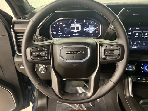 Used 2026 GMC Sierra 2500 Denali Ultimate w/ LPO, Black Badging Package AWD/4WD image 18