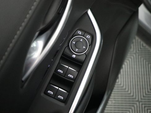 Used 2023 Cadillac XT4 Luxury w/ Cold Weather Package FWD image 37