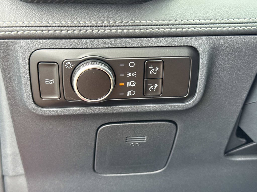 Used 2025 Ford Mustang Premium RWD image 27