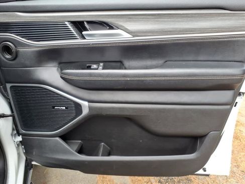 Used 2024 Jeep Wagoneer Series III image 32