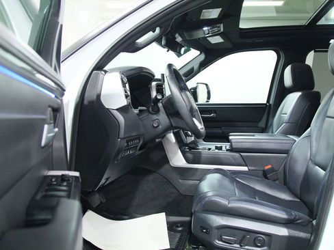 Used 2024 Toyota Sequoia Platinum AWD/4WD image 4
