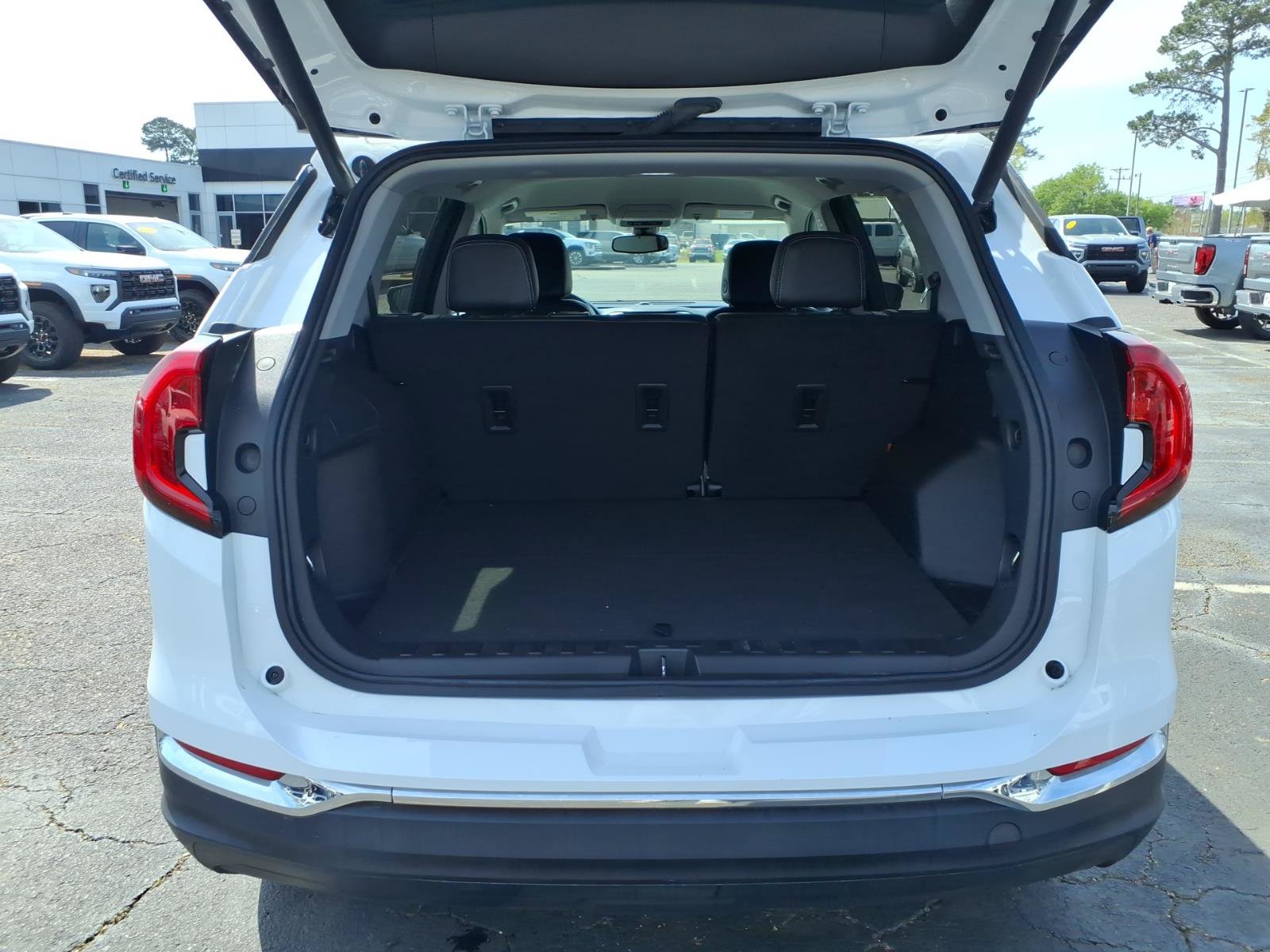 Used 2023 GMC Terrain SLT FWD image 5