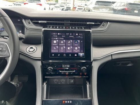 Used 2024 Jeep Grand Cherokee Altitude RWD image 25