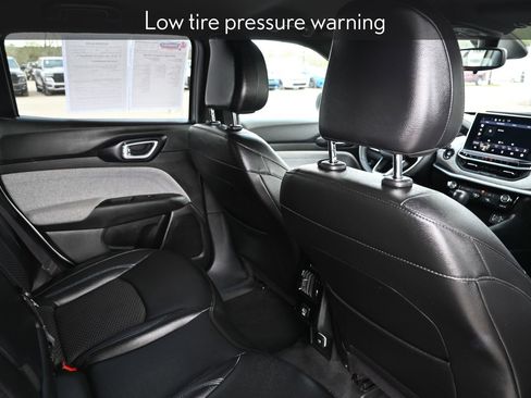 Used 2024 Jeep Compass Latitude image 27