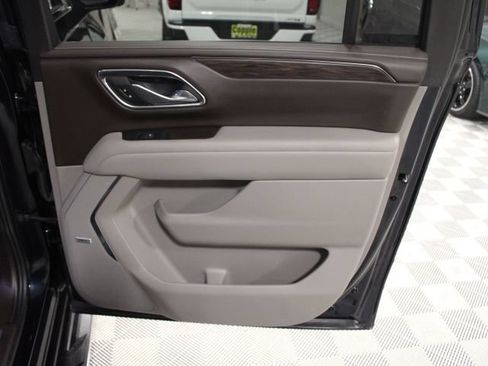 Used 2023 Chevrolet Suburban LT w/ Luxury Package AWD/4WD image 29