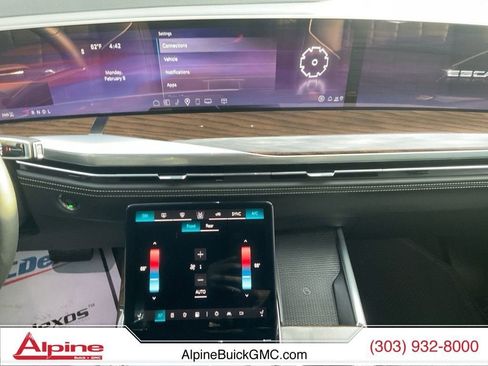 Used 2025 Cadillac Escalade Sport Platinum image 11