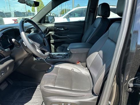 Used 2023 Chevrolet Traverse RS w/ LPO, Floor Liner Package image 3