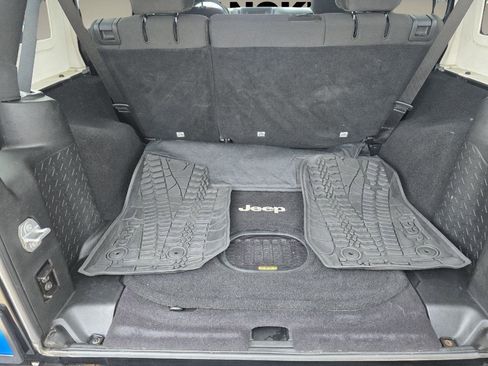 Used 2017 Jeep Wrangler Unlimited Sport image 17