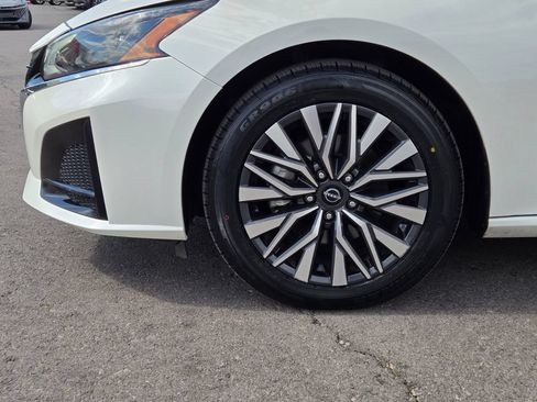 Certified 2024 Nissan Altima 2.5 SV FWD image 9