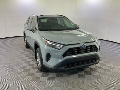 Used 2022 Toyota RAV4 XLE w/ Convenience Package image 3