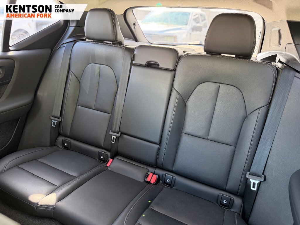 Used 2025 Volvo XC40 B5 Plus AWD/4WD image 30