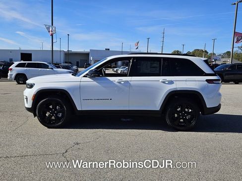 New 2025 Jeep Grand Cherokee Limited w/ Luxury Tech Group II image 4