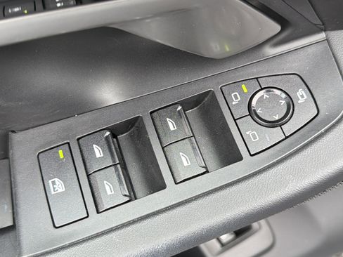 Certified 2025 BMW 530i w/ Premium Package image 19