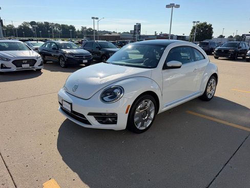 Used 2018 Volkswagen Beetle 2.0T SE FWD image 6