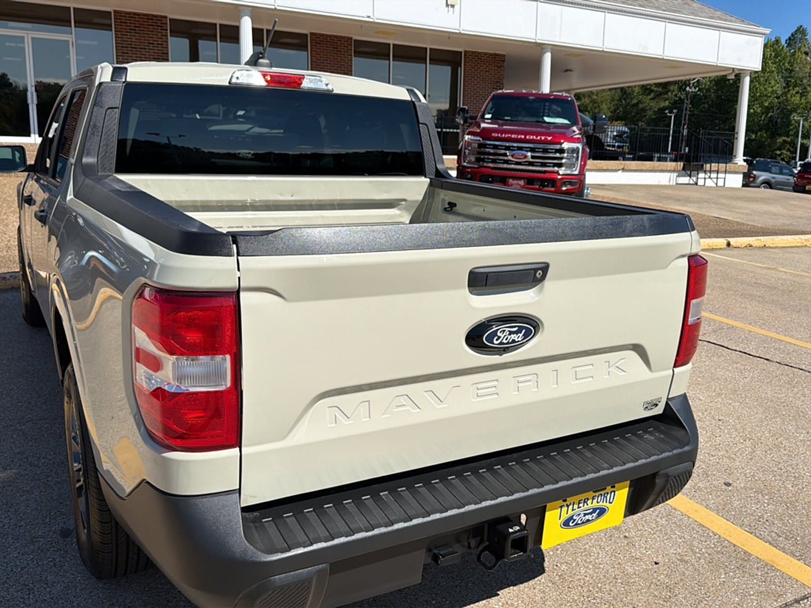 Used 2025 Ford Maverick XLT w/ Equipment Group 302A AWD/4WD image 8