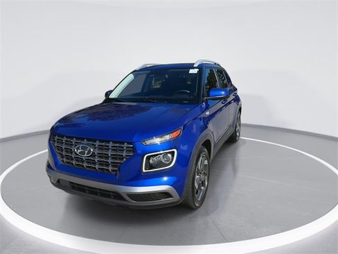 Used 2024 Hyundai Venue Limited image 3