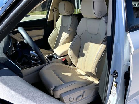 Used 2023 Audi Q5 e Prestige image 8