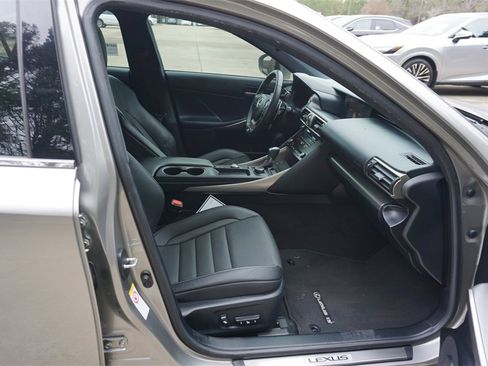 Used 2018 Lexus IS 300 image 17
