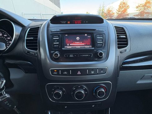 Used 2014 Kia Sorento LX image 14