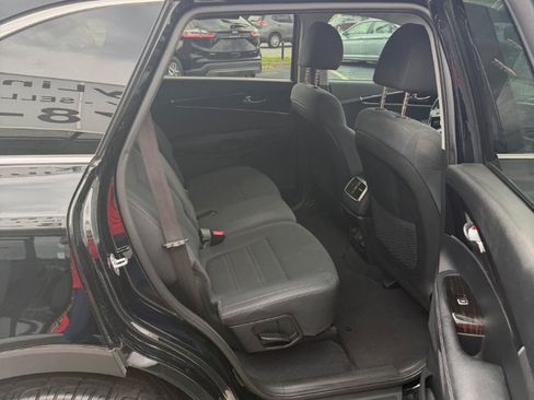 Used 2019 Kia Sorento S FWD image 19