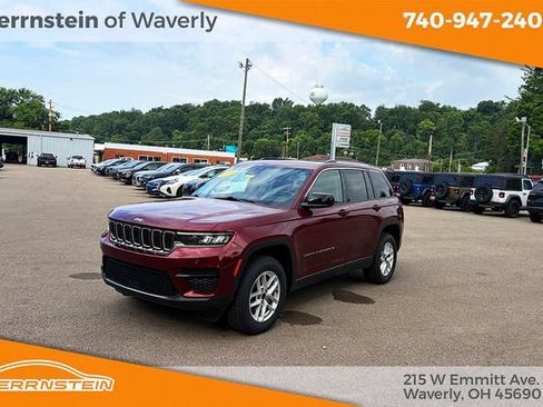 Used 2023 Jeep Grand Cherokee Laredo w/ Luxury Tech Group I AWD/4WD image 3